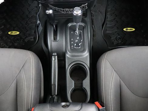 Used 2016 Jeep Wrangler Rubicon w/ Power Convenience Group AWD/4WD image 28