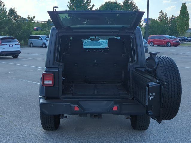 Used 2022 Jeep Wrangler Unlimited Sahara w/ Cold Weather Group AWD/4WD image 7