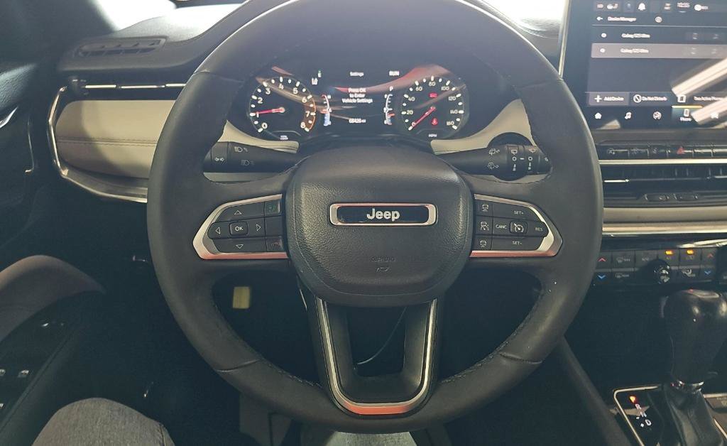 Used 2023 Jeep Compass Limited w/ Sun and Sound Group AWD/4WD image 12