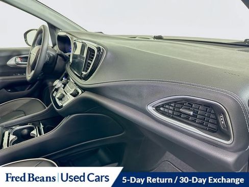 Used 2023 Chrysler Pacifica Limited w/ S Appearance Package image 33