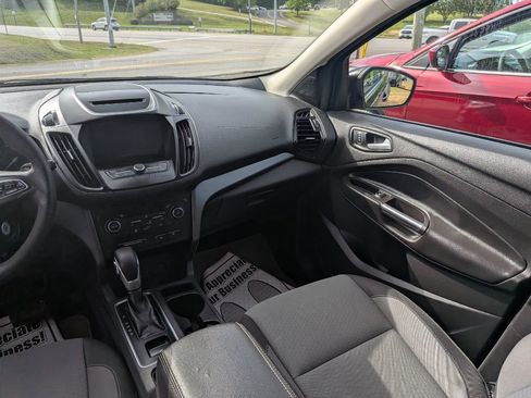 Used 2018 Ford Escape SE w/ SE Sync 3 Package FWD image 17