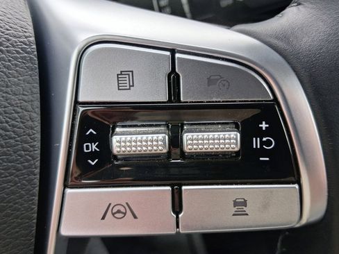 Used 2023 Kia Telluride EX w/ EX Captain's Chair Package image 12