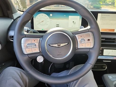 Used 2024 Genesis GV60 RWD image 7
