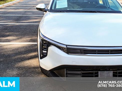 Used 2025 Kia K4 LXS image 11