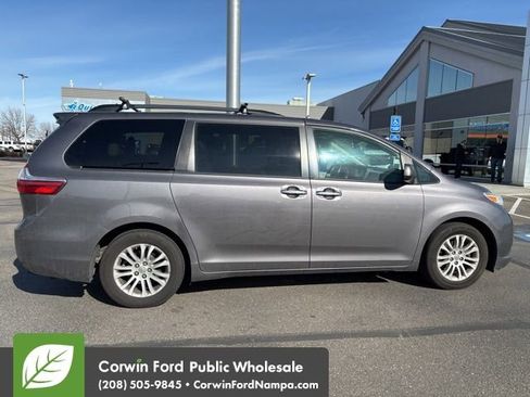 Used 2015 Toyota Sienna XLE w/ XLE Navigation Package image 8