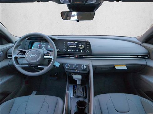 New 2026 Hyundai Elantra SE image 17