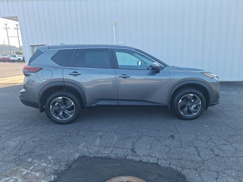 Certified 2026 Nissan Rogue SV FWD image 4
