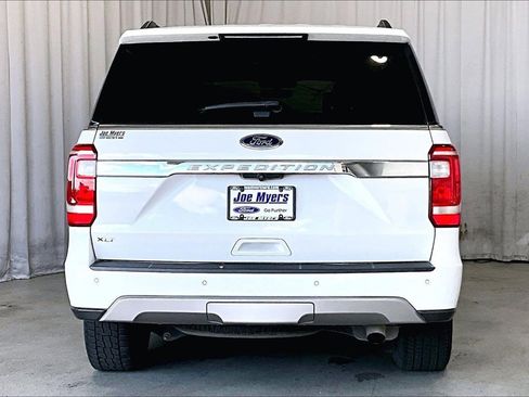 Used 2018 Ford Expedition XLT image 4
