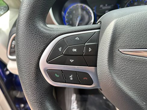 Used 2019 Chrysler Pacifica L FWD image 18