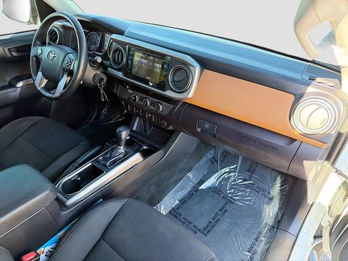 Used 2017 Toyota Tacoma SR5 w/ Tow Package image 13