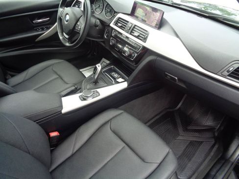 Used 2018 BMW 320i xDrive Sedan w/ Convenience Package AWD/4WD image 32