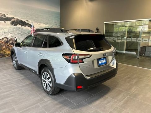 Used 2023 Subaru Outback Premium AWD/4WD image 4