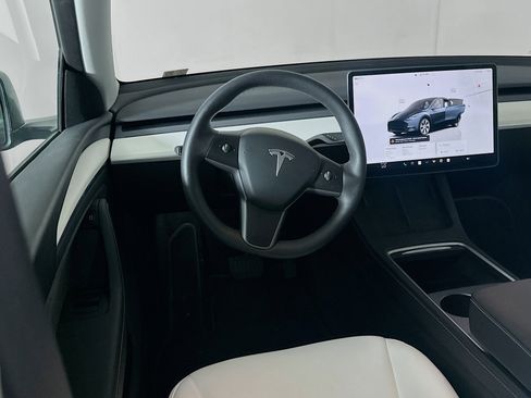 Used 2024 Tesla Model Y Long Range image 16
