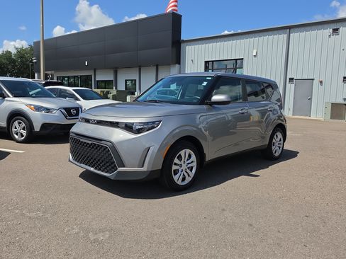 Certified 2024 Kia Soul LX FWD image 3