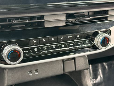Used 2024 Honda Prologue Touring image 19