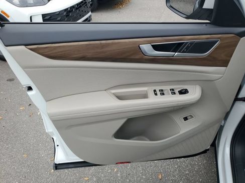 New 2026 Volkswagen Atlas SE FWD image 14