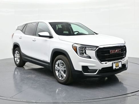 Used 2024 GMC Terrain SLE image 4