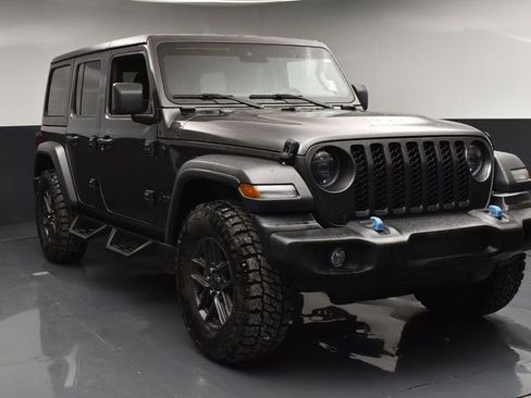 Used 2024 Jeep Wrangler Sport S image 2