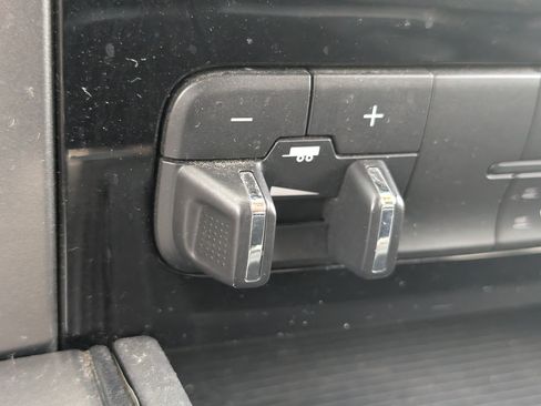 Used 2018 RAM 2500 Laramie w/ Sport Appearance Group AWD/4WD image 25