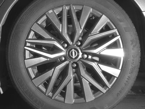 Used 2025 Nissan Altima 2.5 SV FWD image 14