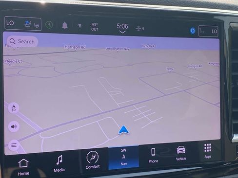 Used 2023 Chrysler Pacifica Limited w/ Uconnect Theater Family Group image 17