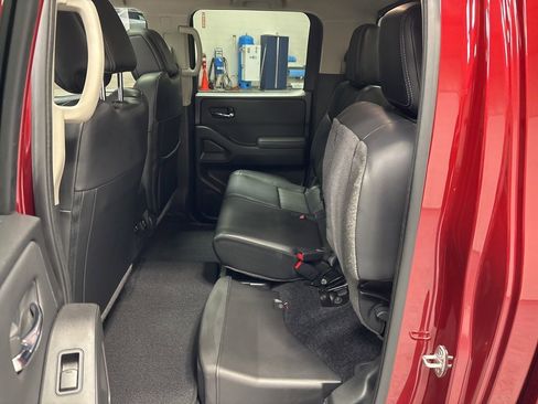 Used 2024 Nissan Frontier SL image 29