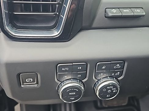 Used 2023 GMC Sierra 1500 Denali w/ Denali Reserve Package AWD/4WD image 22