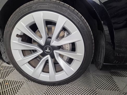 Used 2022 Tesla Model 3 Standard Range image 9