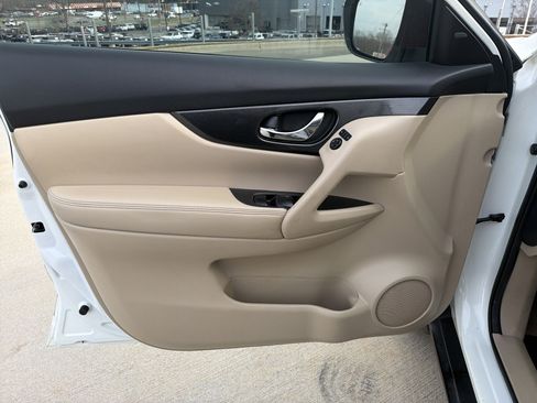 Used 2015 Nissan Rogue SL w/ SL Premium Package image 14