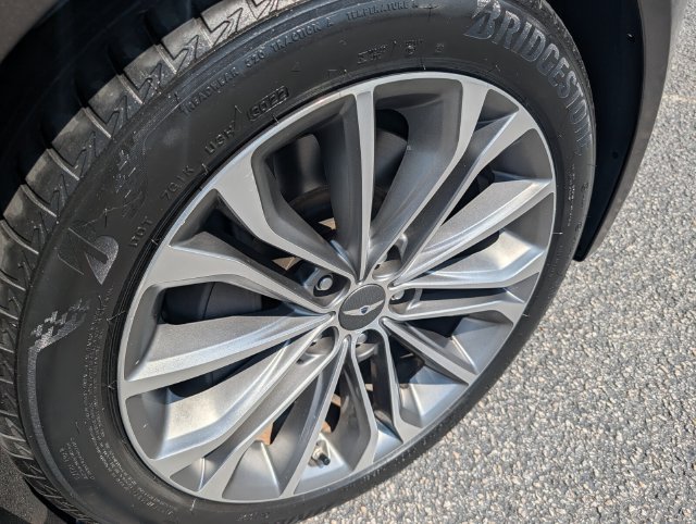 Used 2016 Hyundai Genesis 3.8 w/ Option Group 02 RWD image 9