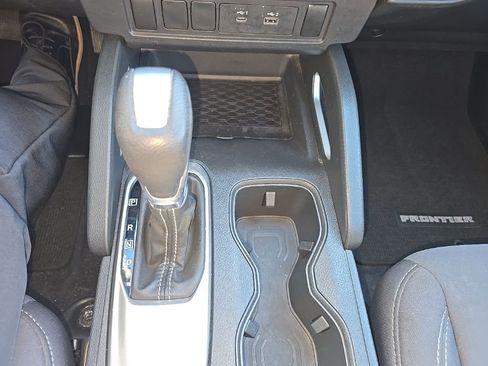 Used 2022 Nissan Frontier SV image 12