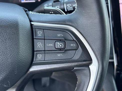 Used 2022 Jeep Grand Cherokee Limited image 11