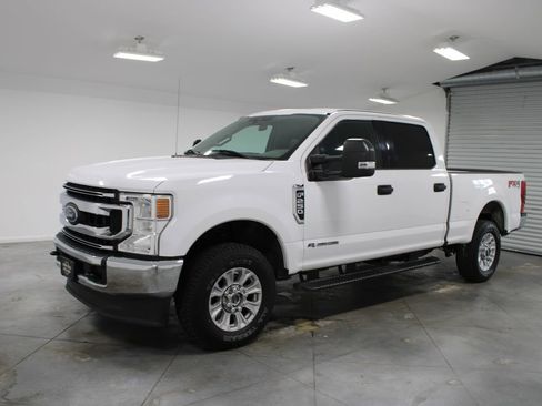 Used 2021 Ford F250 XLT w/ FX4 Off-Road Package AWD/4WD image 4
