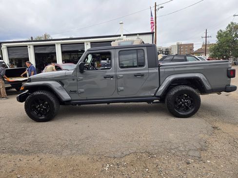 Used 2022 Jeep Gladiator Sport AWD/4WD image 6
