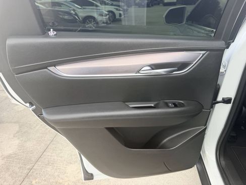 Used 2017 Cadillac XT5 Luxury w/ Driver Awareness Package FWD image 24
