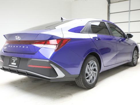 Used 2024 Hyundai Elantra SEL image 4