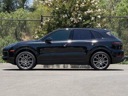 Certified 2023 Porsche Cayenne S AWD/4WD image 2