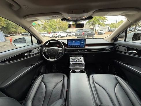 Used 2022 Lincoln Nautilus Reserve w/ Luxury Package image 6