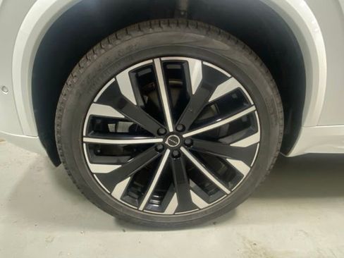 Used 2025 Volvo XC90 B6 Plus AWD/4WD image 5