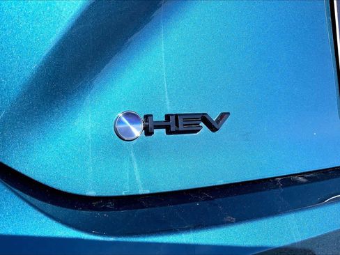 Used 2025 Toyota Camry SE w/ Convenience Package image 33