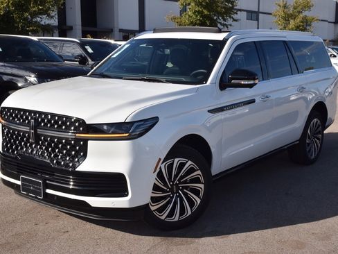 New 2025 Lincoln Navigator L Black Label image 12