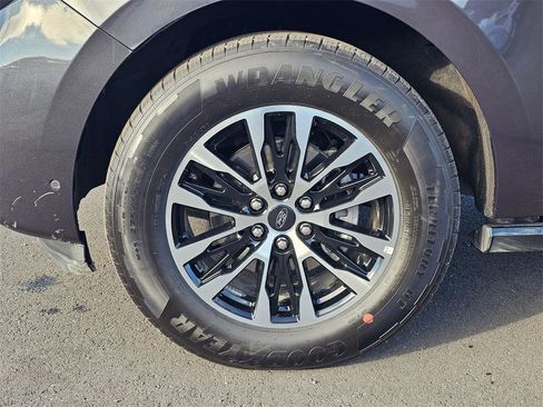 Certified 2025 Ford Expedition Max Platinum image 8