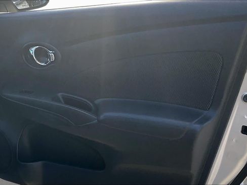 Used 2012 Nissan Versa FWD image 18