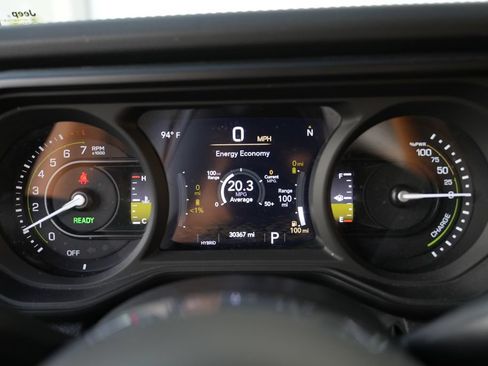 Used 2024 Jeep Wrangler Unlimited Sahara w/ Technology Group AWD/4WD image 43