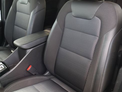 Used 2025 Chevrolet Trax LT w/ LT Convenience Package image 13