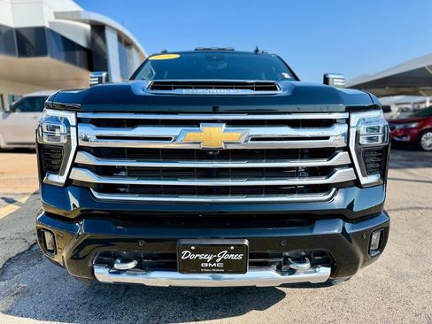 Used 2024 Chevrolet Silverado 3500 High Country w/ Technology Package AWD/4WD image 2