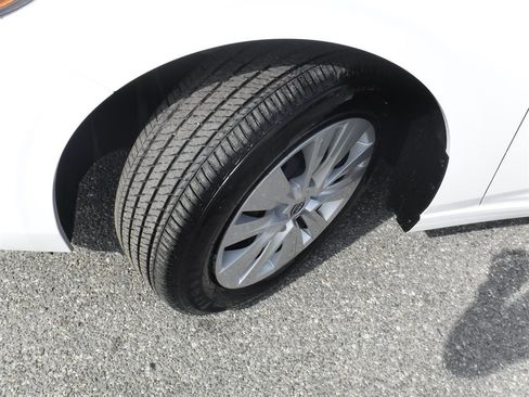 Used 2025 Nissan Sentra S image 16