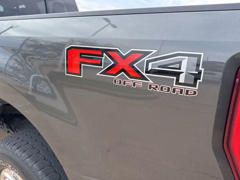 Used 2019 Ford F250 XLT w/ XLT Premium Package image 10