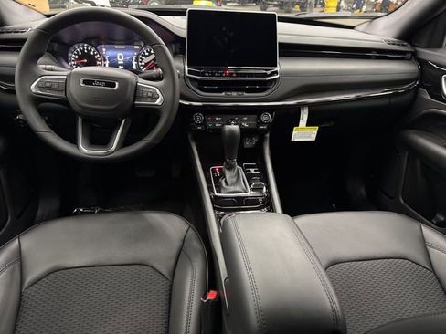 New 2026 Jeep Compass Latitude image 9