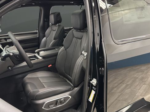 New 2026 Jeep Grand Wagoneer Limited AWD/4WD image 9